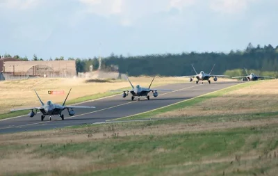 0.....2 - Pierwsze sztuki F-22 Raptor wylądowały w niemieckiej bazie w Spangdahlem.
...