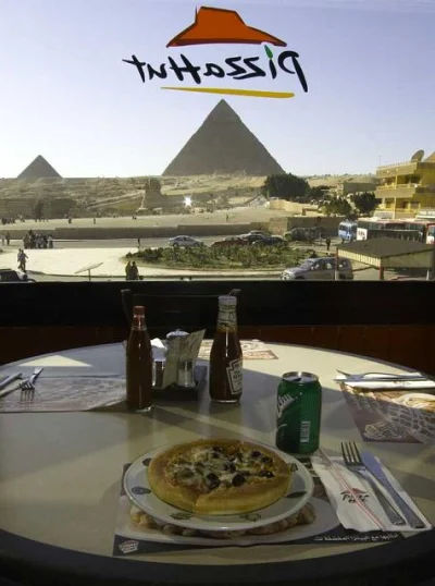 Brydzo - @SuperSayan: a tutaj widok na piramidy z PizzaHut