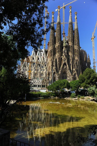 jmuhha - Sagrada Família remontowana jest już przeszło 137 lat i żadnego większego po...