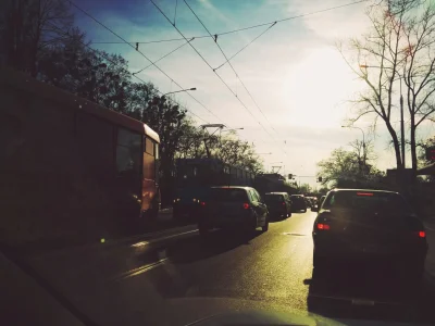 noipoptakach - Grabiszyńska stoi. Korek tramwajowy od fadroma do bzowej. 
#wroclaw #w...