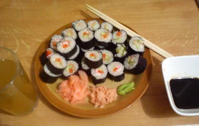 D.....e - To kolacja pojedzona. Moje pierwsze własnoręczni zrobione sushi.... całkiem...