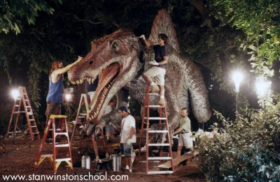 l.....6 - Rzadkie zdjęcie z planu filmu Jurassic Park 3, nakładanie make upu jednemu ...