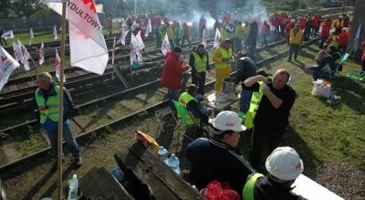 N.....i - Widzę, że Morlokowie ze Śląska znowu #!$%@?ą. Kiełbaski i grill na torach. ...