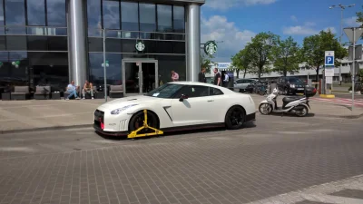 RomeYY - Wyskoczył do starbunia na kawę pewnie a na parking go nie stać xD

#gdansk