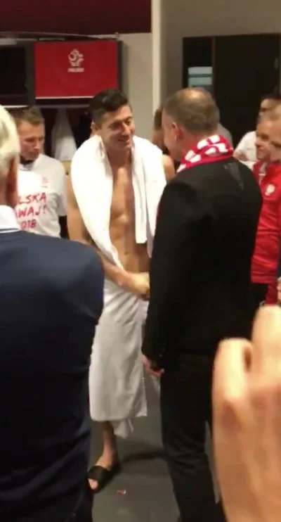 Tomhoppe - Szok! Robert Lewandowski masturbuje się na widok Andrzeja Dudy! ( ͡° ͜ʖ ͡°...