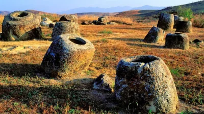 Gorti - Zagadka Kamiennych Dzbanów ze Starożytnego Laosu. Na terenie Laosu znajduje s...