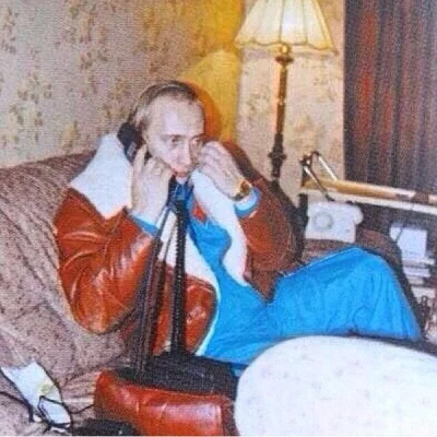 repostuje - Rzadkie zdjęcie Vladimira Putina, z czasów, gdy jeszcze był informatorem ...