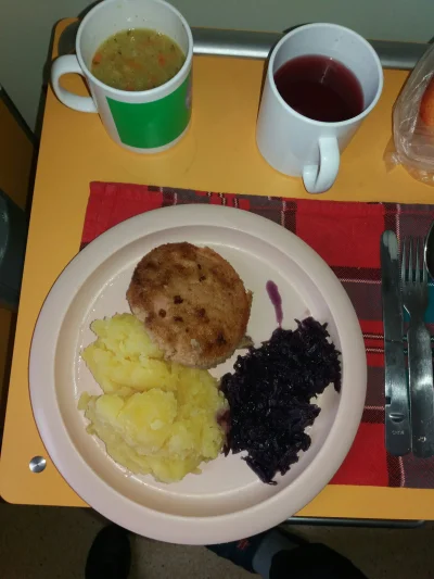 Kwassokles - #szpital #jedzenie #zdrowie obiad raczej klasyka ziemniaki czerwona kapu...