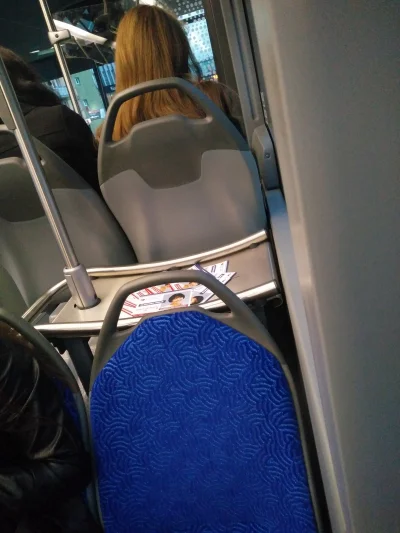 k.....5 - Za zaśmiecanie autobusów to powinni im #!$%@? wysokie kary #!$%@?, mało #!$...