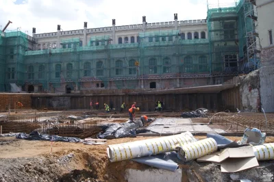 BartlomiejS - Prace przy budowie parkingu podziemnego pomiędzy ryzalitem wschodnim i ...