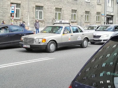 budzilsiespoznil - Tak narzekacie na #taxi ale takie oto starego merca widziałem dzis...