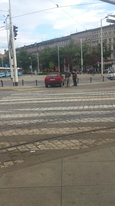 ciksu - Państwo zaparkowali na rondzie przy pl. Grunwaldzkim :)
#wroclaw