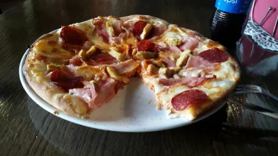 krasnalik - Jedyna prawilna pizza na kaca... 4 rodzaje miesa dla pewnosci ze zginely ...