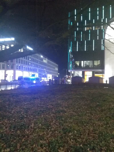 programistalvlhard - #wroclaw co się #!$%@? pod wroclavia. Policja odgrodzila teren