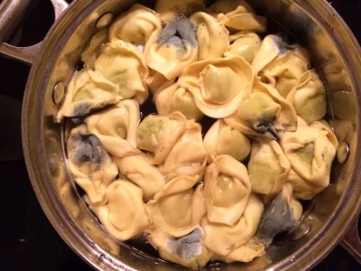 LosoweZnaki - Mirki, uważajcie na #tortellini z #biedronka. Kupiłem dzisiaj, wrzucam ...