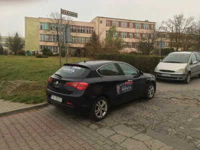 tnds - No w #Kielce to po chamsku agitują. Auto stoi przed zespołem szkół, gdzie mies...