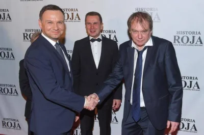 n.....c - Dobre foto. Prezydent Andrzej Duda i reżyser Jerzy Zalewski na premierze "H...
