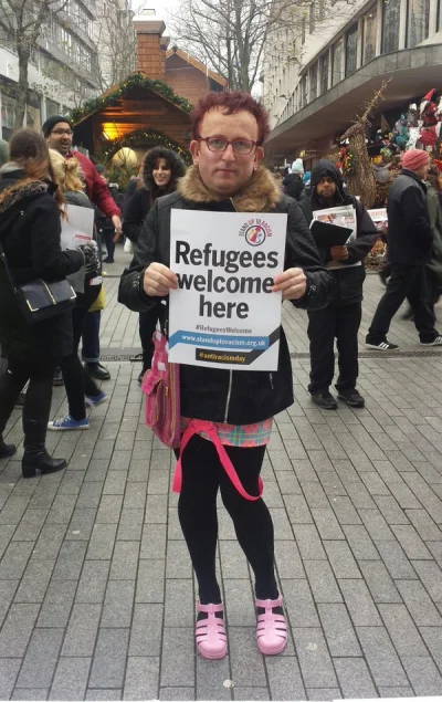 qqwwee - > stał z kartką welcome refugees

@jakwlesie: Już kiedyś stałeś ( ͡° ͜ʖ ͡°...