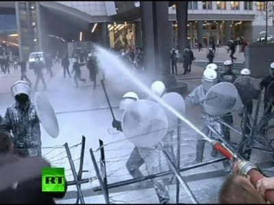 BaronAlvon_PuciPusia - Tylko tych policjantów żal. W zeszłym roku oblali ich mlekiem ...