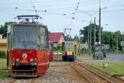 reflex1 - > omówmy się, ze te tramwaje są dziesięć razy lepsze od tego co widzisz na ...