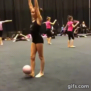 Ka_Wu - A szpagaty robię tak... 

#gif #cwiczzwykopem #ladnapani #sport