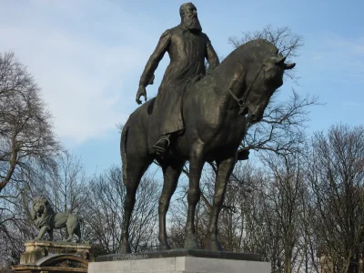 drMuras - Centrum Europy, miasto siedziba parlamentu UE. Tymczasem w parku stoi sobie...