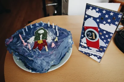 k.....5 - Dziś mam urodziny i dziewczyna zrobiła mi taki super mega ekstra tort z rak...