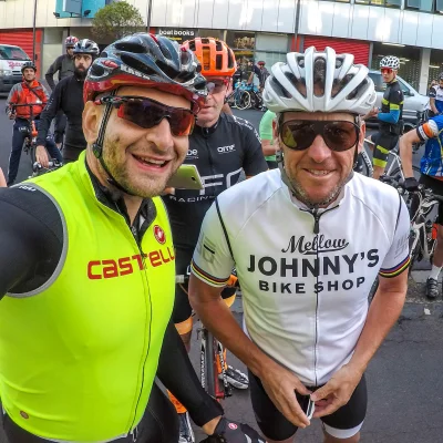 g.....i - Takie tam, z Lance Armstrongiem ;)

#rower #kolarstwo #szosa #czlowiekszp...