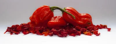 kuba206 - Świeże papryczki na wysuszonych trinidad moruga scorpion.
#tworczoscwlasna...