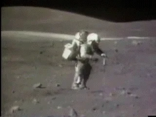 sortris - Astronauta Harrison Schmitt przewraca się na księżycu.
SPOILER
#kosmos #h...