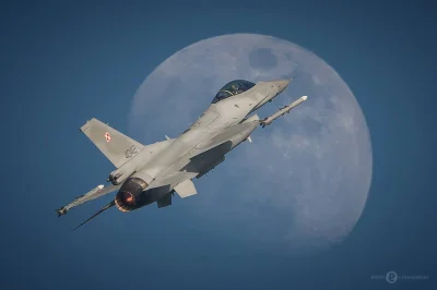 blekhouk - > F-16 z księżycem

@XKHYCCB2dX: Eh...;)