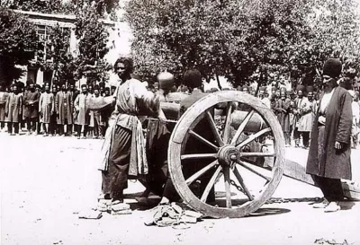 Zdejm_Kapelusz - Egzekucja za pomocą działa, Iran, 1890 rok.

#fotografia #historia...