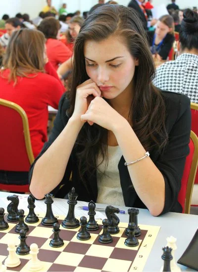 X.....d - Alexandra Botez, jedna z najlepszych kanadyjskich szachistek. 
#ladnapani ...