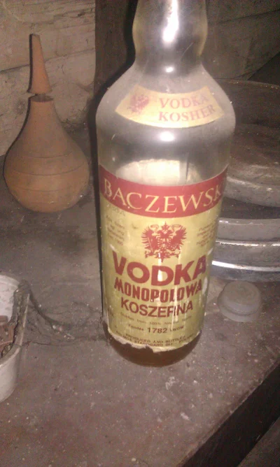 S.....c - #znalezisko w głębokiej otchłani #wodka #koszerna :D 

#koszerne



SPOILER...