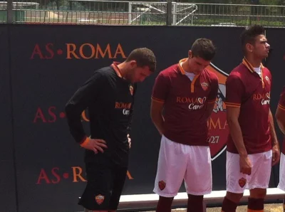 n.....o - @Krolowiec: Funadacja Roma Cares na koszulkach. A zrobili sobie sami koszul...