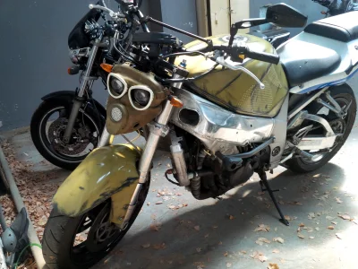 syrena_elektro - moto sąsiada z parkingu strzeżonego.
#motocykle