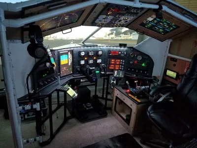 nusaer - @PrawdziwyRealista: To jest wersja Lite. Hardcorowcy mają całe cockpity powy...