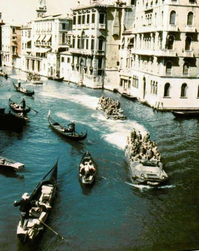 NowaStrategia - Amerykańskie amfibie DUKW w Wenecji, 1945 r.



#historia #iiwojn...