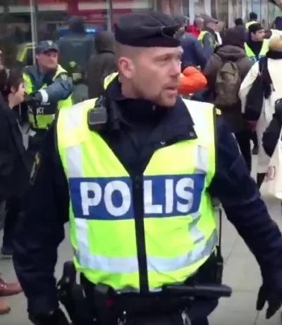 Amadeo - > Dodam jeszcze, ze policjanci i policjantki to tam piekni ludzie! Te szlach...