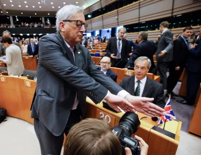 madever - Może mi ktoś wytłumaczyć co Juncker robi na tym zdjęciu?
#brexit #heheszki...