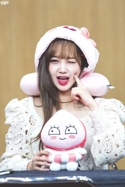 XKHYCCB2dX - #yoojung #wekimeki
#koreanka