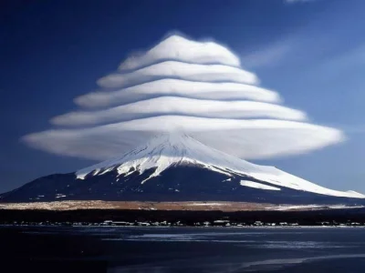 cooldeluxe - Takie tam chmurki nad Mt..Fuji
#fotografia #natura #earthporn #japonia