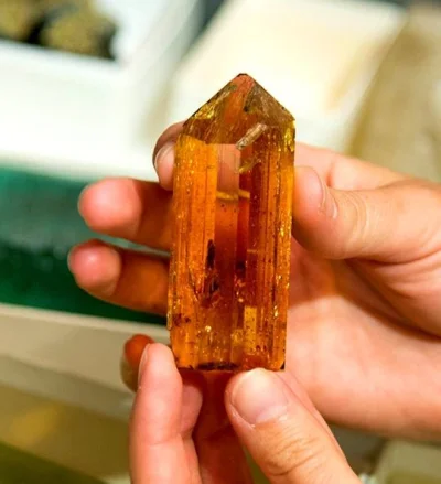 h.....s - Brazylijski topaz - można go oglądać w Natural History Museum of Los Angele...