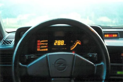 OFFroad - @PanEdzio: nawet Opel miał klimatyczne zegary digital w latach 80
