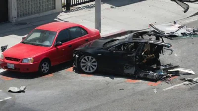 world - Tak wygląda Tesla S po wypadku spowodowanym przez systemowego autopilota. Roz...