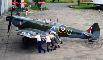 stahs - To nie jest pierwszy Spitfire w Polsce...choć fakt żaden nie doleciał na czas...