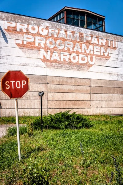 Graff - Komuna ciągle żywa w fabryce Wiepofama na Jeżycach
#prl #architektura #pozna...