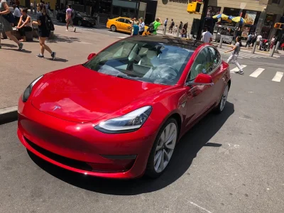 anon-anon - Recenzja Tesla Model 3 Performance. Chwalą auto, znowu chwalą wnętrze.
 E...