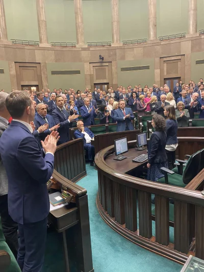 s.....s - Prawie cały Sejm przez aklamację przyjął uchwałę sprzeciwiającą się manipul...