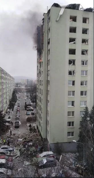 mariv - Potężny wybuch gazu w 12-piętrowym budynku - Presov, Słowacja 
https://www.t...